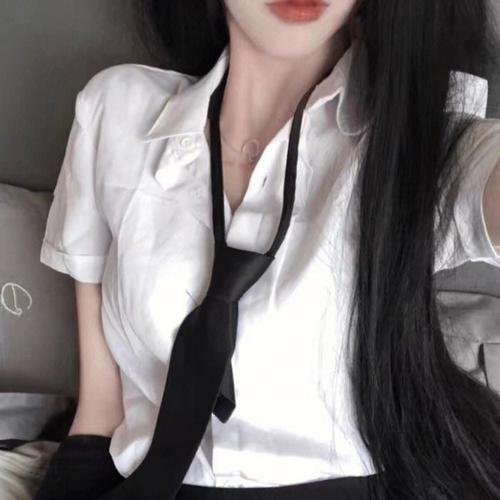 蒙娜丽莎与血月亮